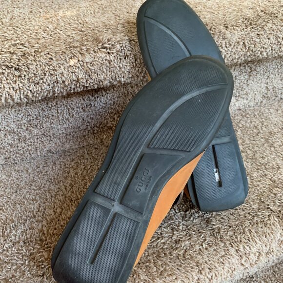 Gucci Men\'s Tan Leather Loafers . Size 8.5 D. In good condition with signs of us main image 12